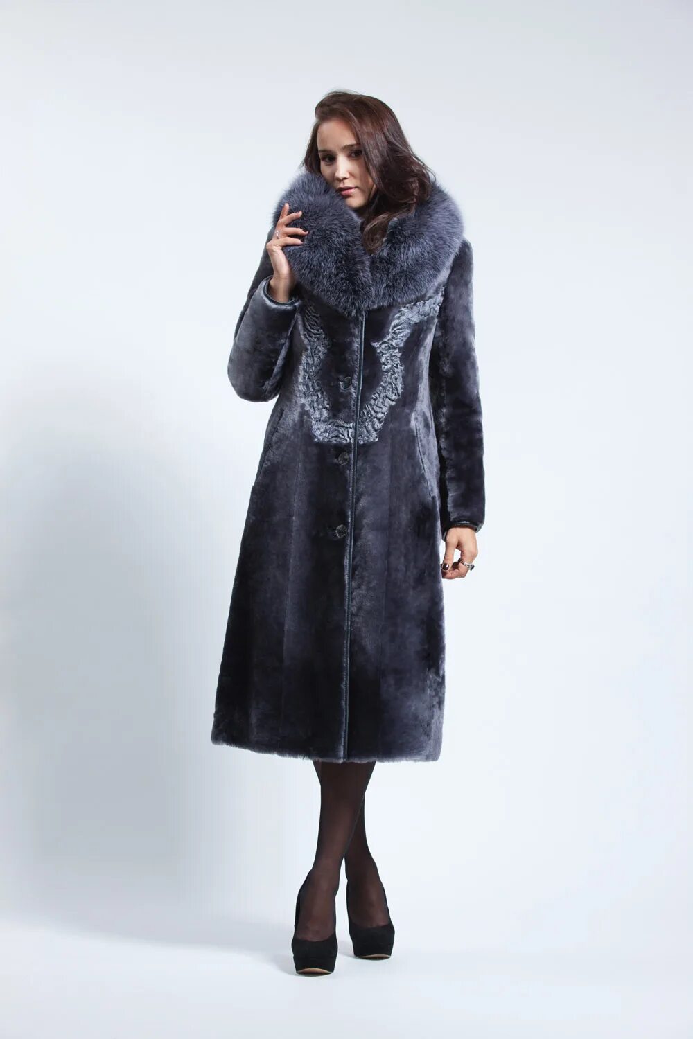 Меховая фабрика даниэль шубы. Меховая фабрика "золотой лис" г. Шуба аннушка. Пятигорская фабрика шуб. Шуба мелита астраган.
