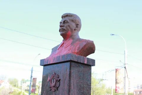 Памятник сталину