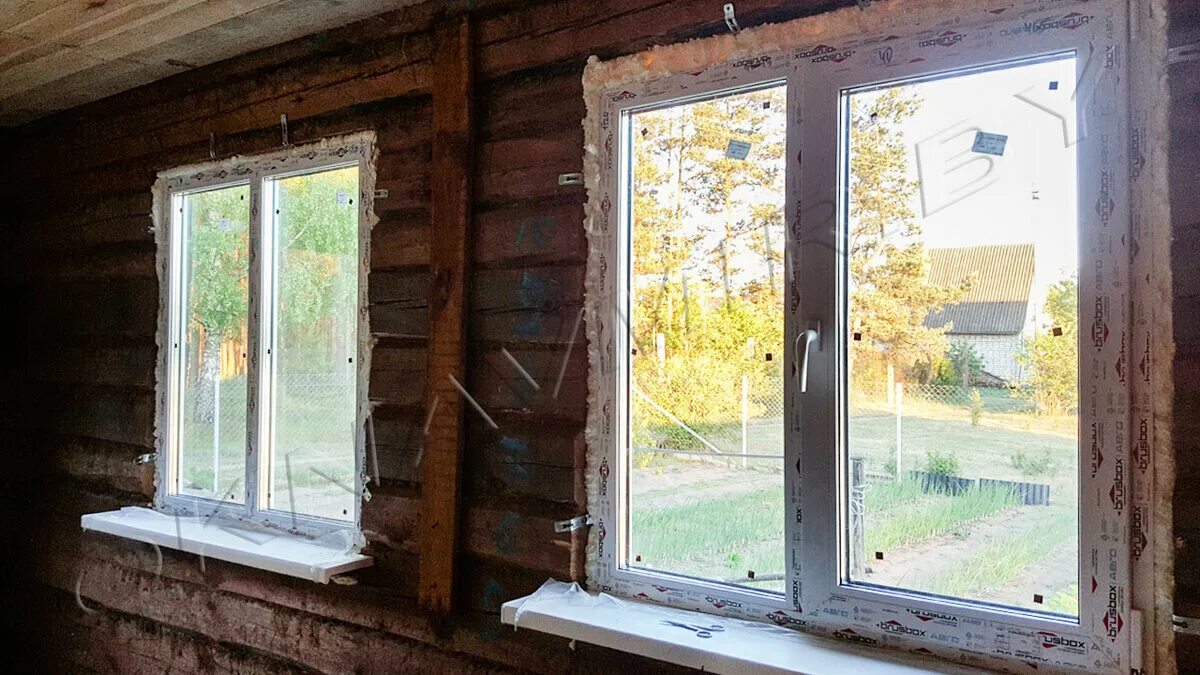 Увеличить окно можно. Пластиковые окна в деревенском доме. Окна в деревянном доме. Пластиковые окна в старый деревянный дом. Пластиковые окна в Старом деревянном доме.