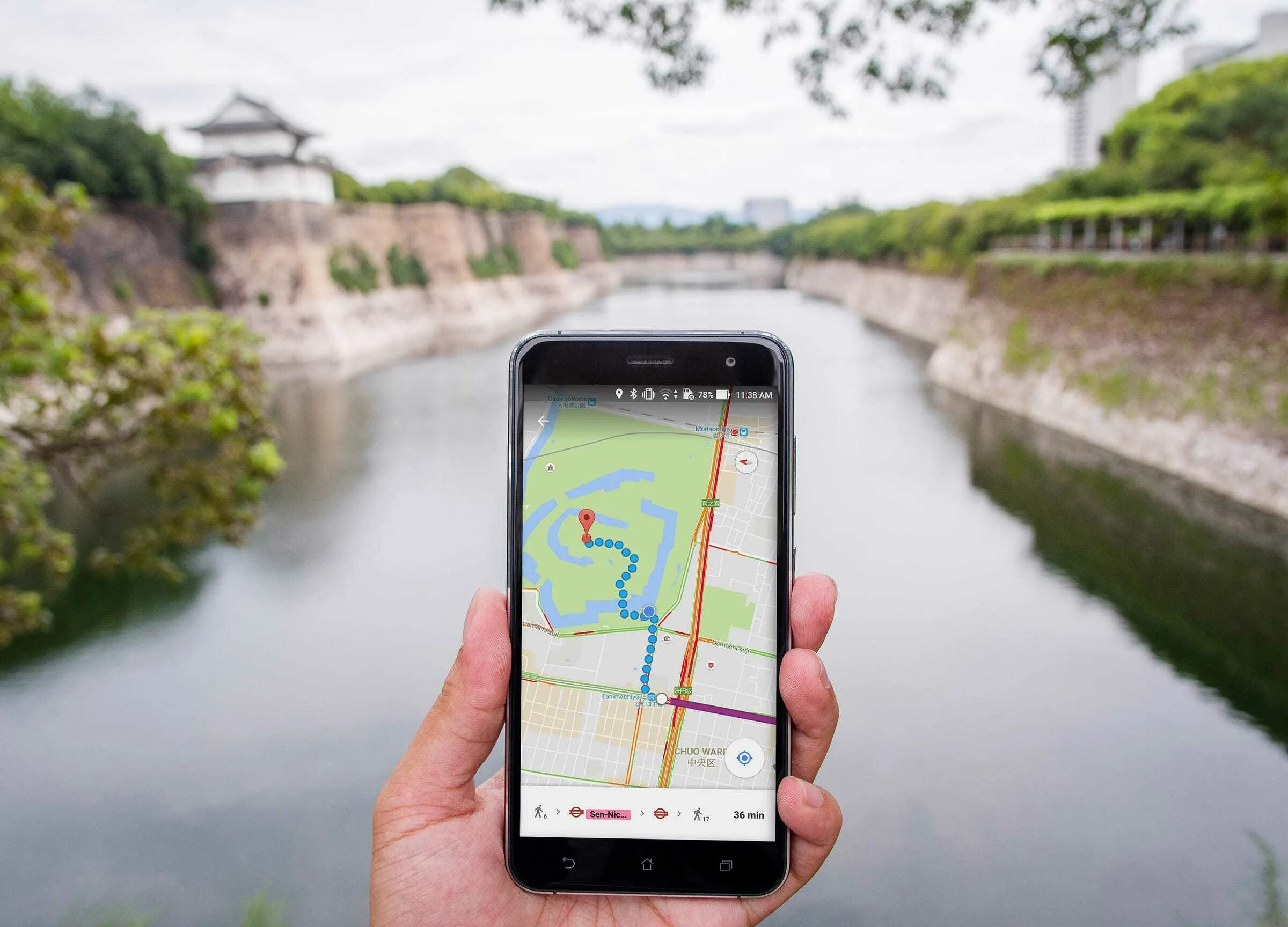 Как передать приложение со смартфона на смартфон. Gps в смартфоне. гугл навигатор. смартфон с лучшим экраном. google maps app.