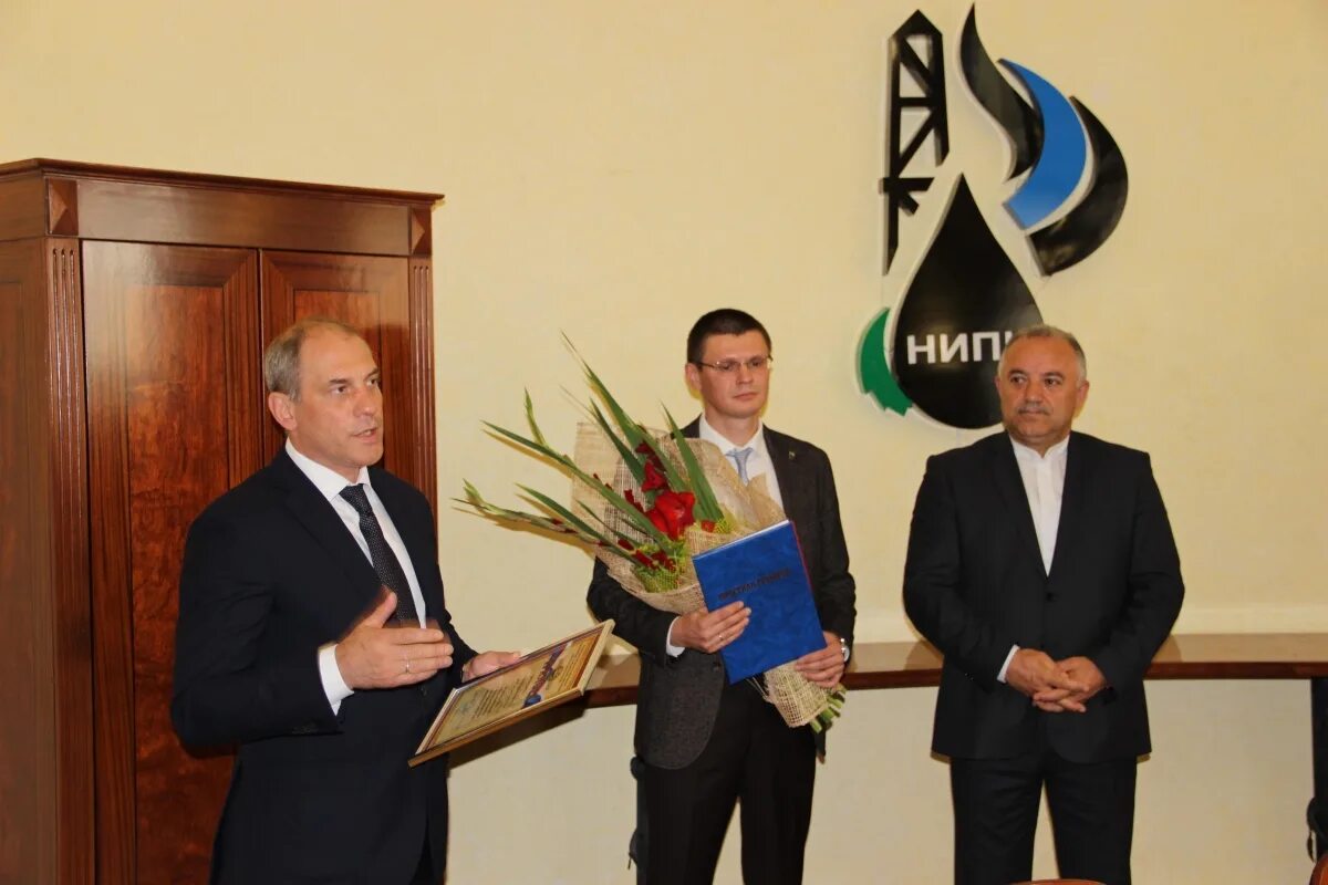 Нипи нефти и газа угту. Нипи угту. Нипи угту. Сорокин ниписургут нефть. Нипи нефти и газа угту официальный сайт.