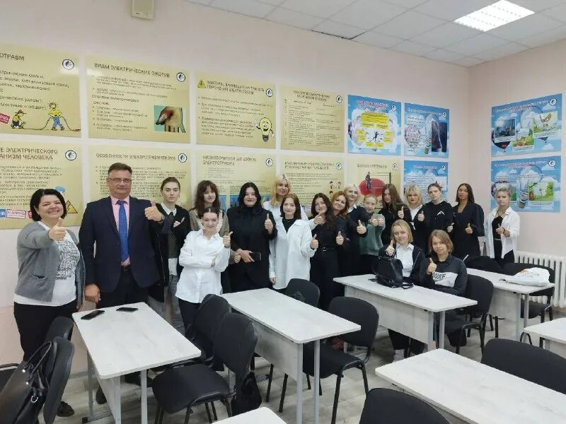 Великие луки филиал псков гу. Великие луки лаборатория. Колледж псковгу великие луки. Филиал гу. Национальный банк республики беларусь 1991.