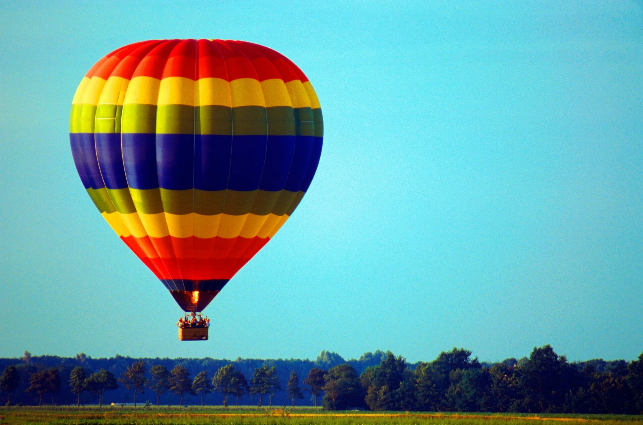 Грузоподъемность воздушного шара. Воздушный шар. Воздушный шар летательный. Воздушный шар с корзиной. Воздушные шары на которых летают.
