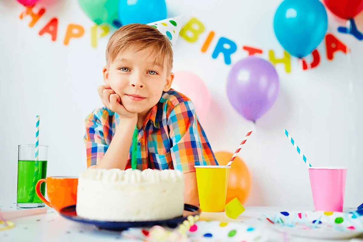 Ребенок хочет день рождение. Детский день рождения. Фотосессия 10 лет мальчику на день рождения. Праздник на 10 лет мальчику на день рождения. Фотосессия 7 лет мальчик день рождения.
