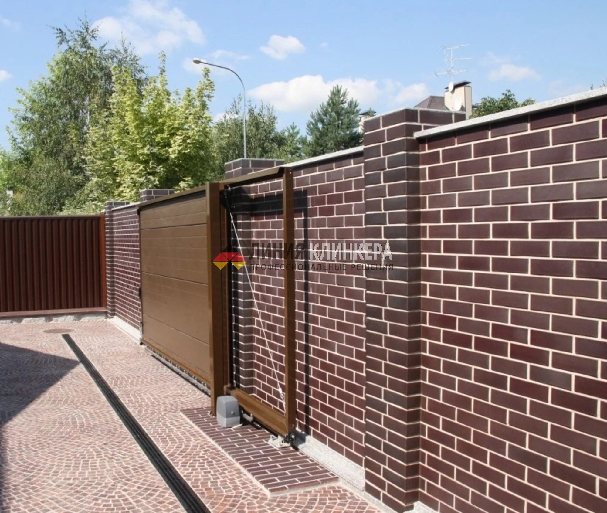 Клинкерный кирпич для забора. Клинкерная плитка feldhaus klinker r384 ferrum liso. отделка забора. забор из облицовочного кирпича. забор из клинкерной плитки.