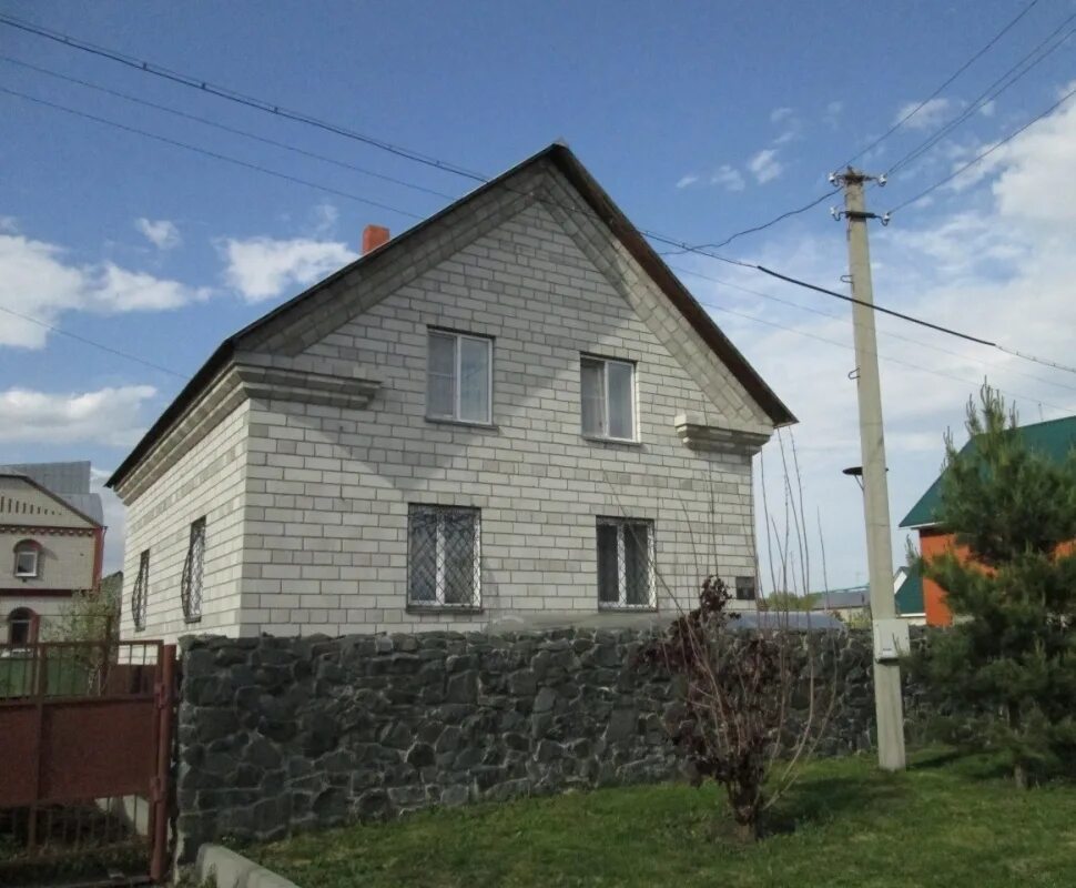 Дома на солнечной поляне барнаул. Особняк барнаульская рублевка. Поселок солнечная поляна барнаул. Коттеджей посёлок солнечная поляна. Дома на солнечной поляне барнаул.