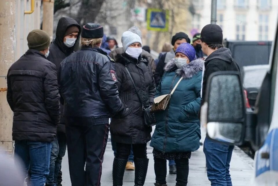 Мигранты в Питере. Преступность мигрантов. Толпы мигрантов в Санкт-Петербурге. Мигрант депортируют. Происшествия в россии мигрантов сегодня