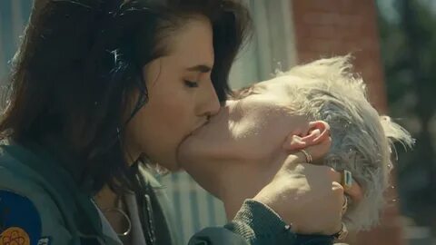 Deep kiss