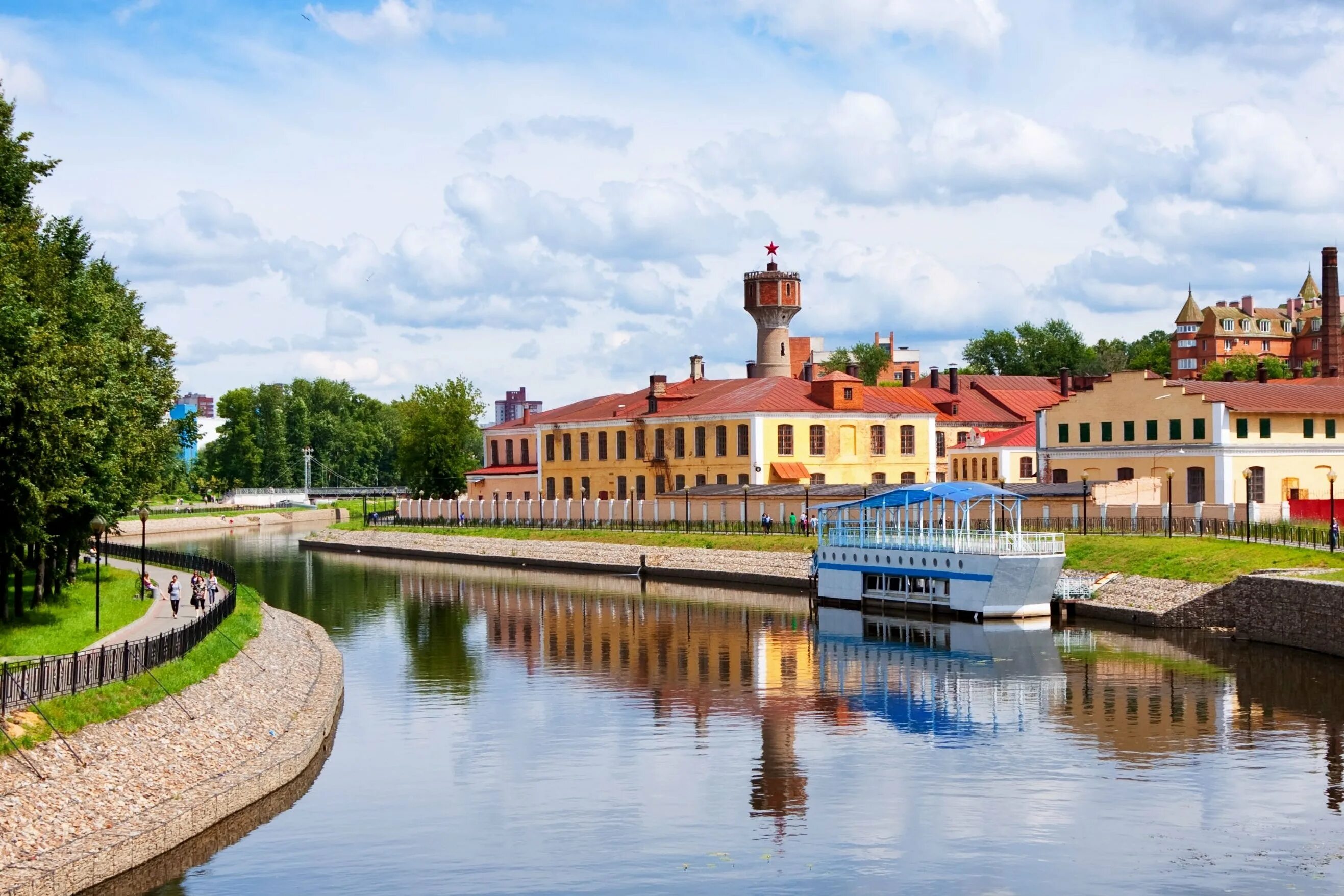 Река уводь. Набережная реки Уводь Иваново. Город Иваново река Уводь. Река Уводь Иваново фото. Набережная реки Уводь Иваново Шереметьевский.