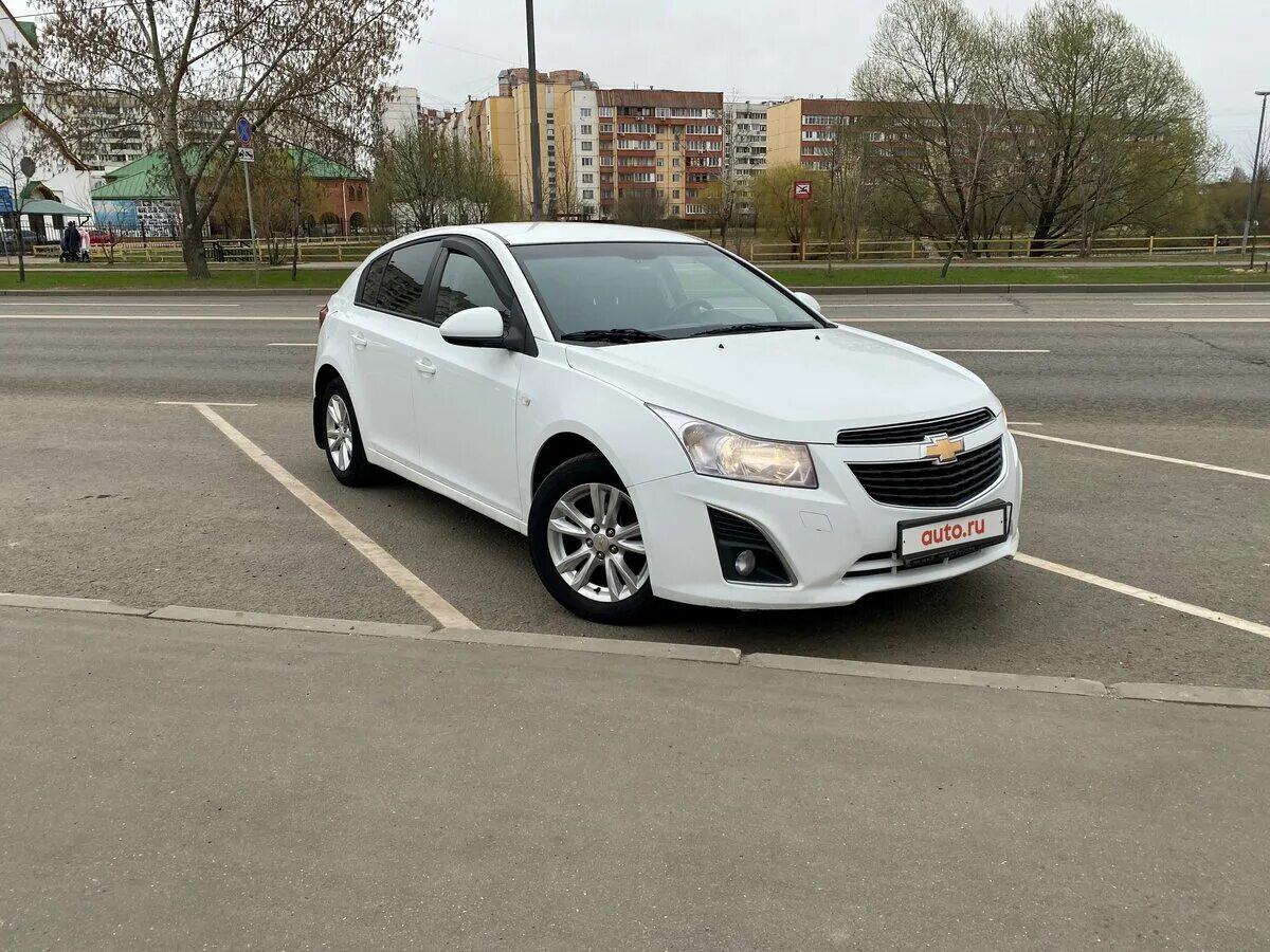Chevrolet Cruze 2013 хэтчбек белый. Шевроле Круз хэтчбек 2013. Круз белый 2013. Шевроле Круз хэтчбек белый. Круз хэтчбек 2013