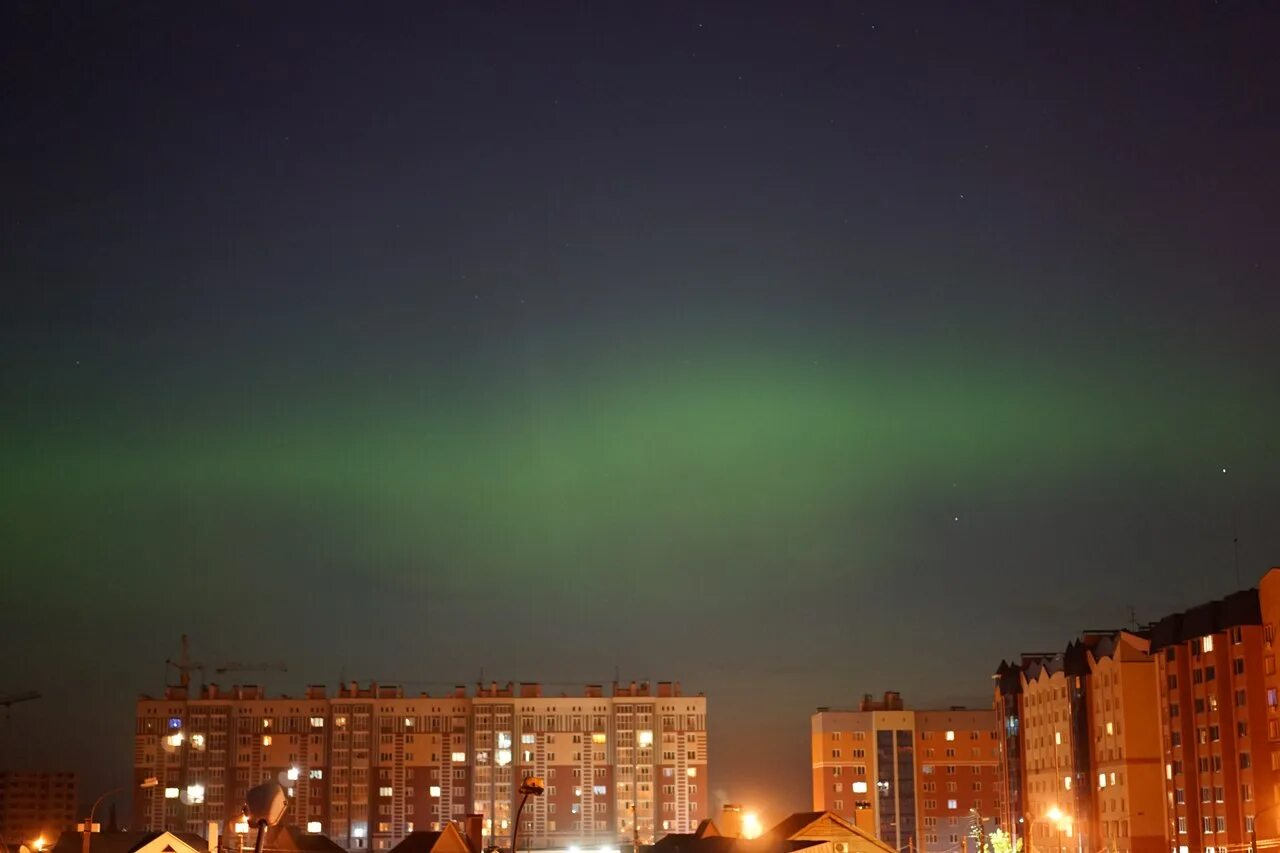 Сегодня будет северное сияние в москве. Полярное сияние в Москве. Северное сияние в Москве 2023. Северное сияние над Москвой 2015. Полярное сияние в Москве 2015.