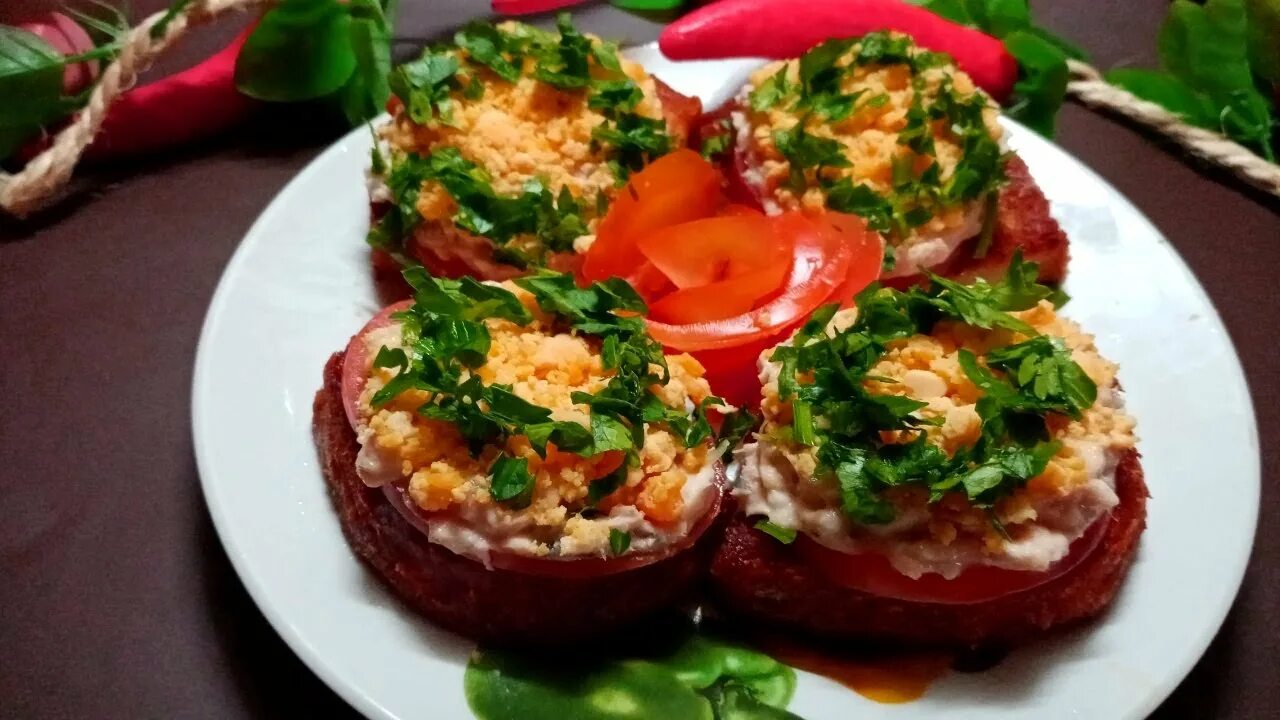 Бутерброды с горбушей консервированной. Закуска из горбуши. закуска с консервированной горбушей. закуска из горбуши консервированной. закуска из консервы горбуши.