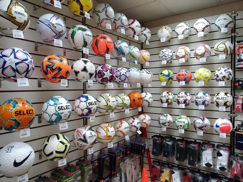Магазин мячей. Магазин мячиков. Мчики в магазине. Магазин игрушки мяч. Спортивная магазин футбольная мяч