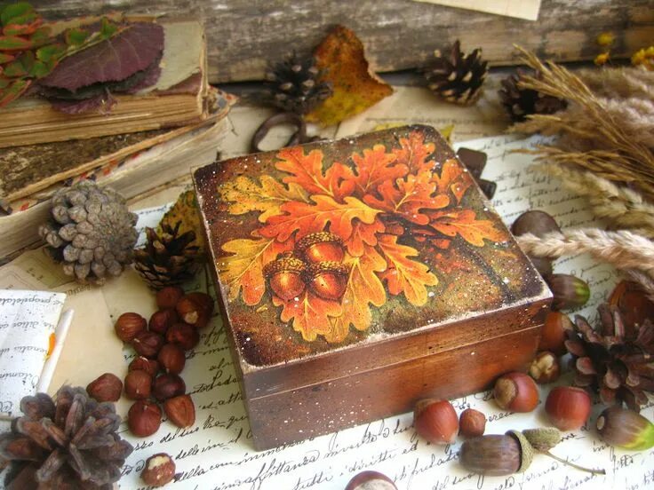 Украшаем коробку осень. Подарочная коробка осень. Красивые коробочки с осенними листьями. Осенняя коробочка. Осенняя коробочка скрапбукинг.