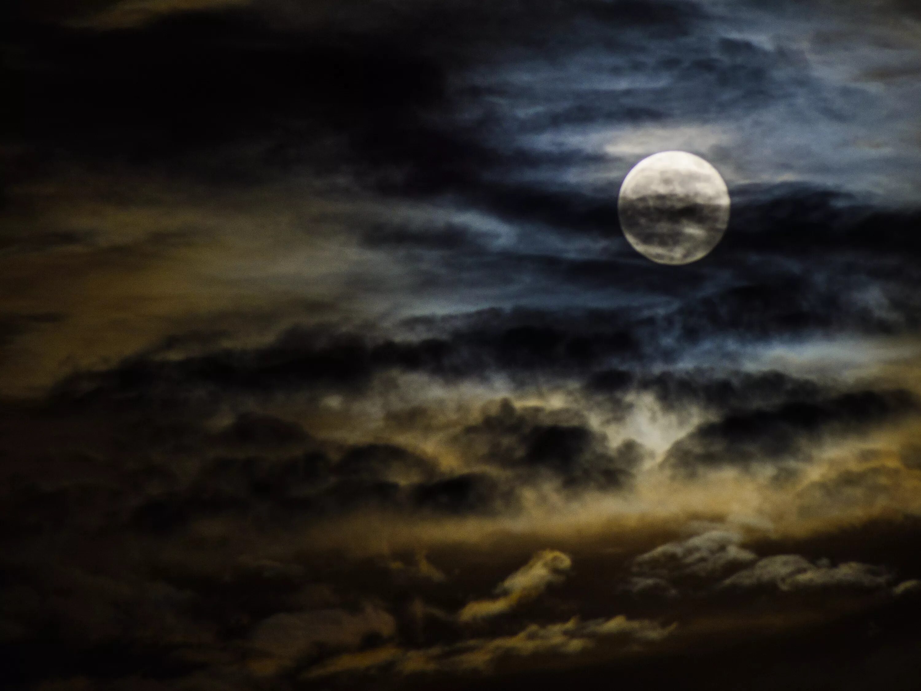 Clouded moon. Лунная ночь. Лунное небо. Луна в облаках. Ночное небо с луной.