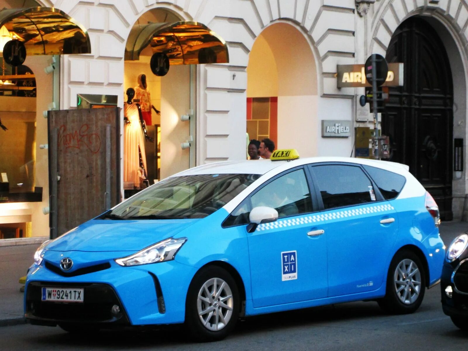 Toyota prius цены. Toyota Prius Plus. Toyota Prius v Plus. Toyota Prius v Plus 2015. Тойота Приус 40.