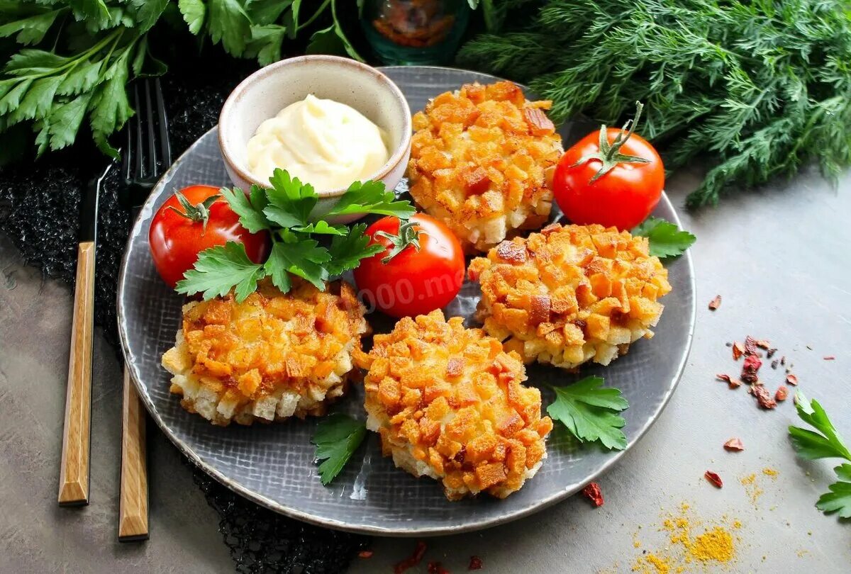 Рецепты пожарских котлет куриных. Котлета пожарская. котлета пожарская классический. пожарские котлеты в торжке. котлеты куриные пожарские.