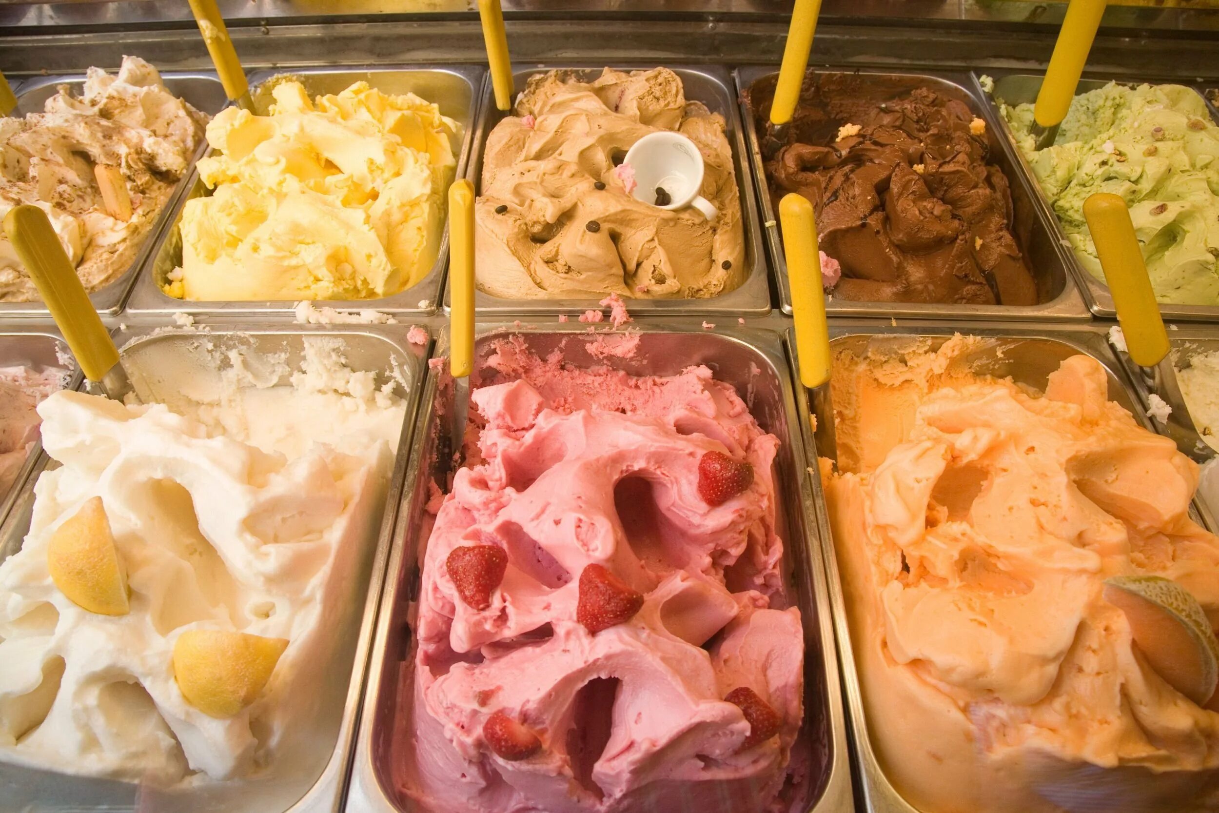 Развесное мороженое. Итальянское джелато. Итальянское мороженое Gelato. Джелато мороженое Италия. Кафе мороженое «джелато» Италия.