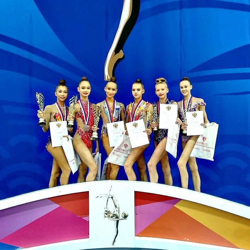 награждение гимнасток. петрова ольга павловна художественная гимнастика цска. художественная гимнастика олимпиада 2018г россия. награждение олимпийских чемпионов. гимнастика пьедестал.