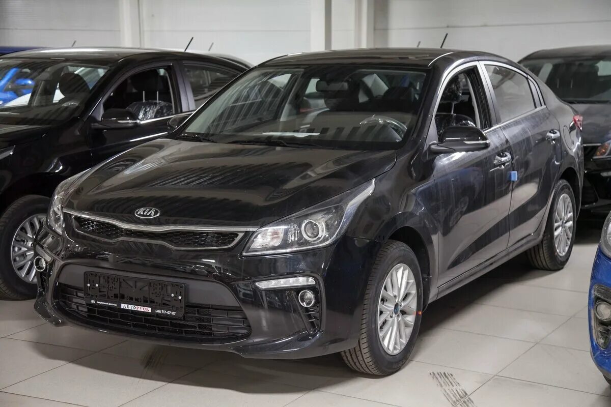 Купить киа рио 4 поколения. Kia Rio 2018 Black. Киа Рио 2018 черная. Кия Рио 2018 черная. Новый Киа Рио 2018 черный.