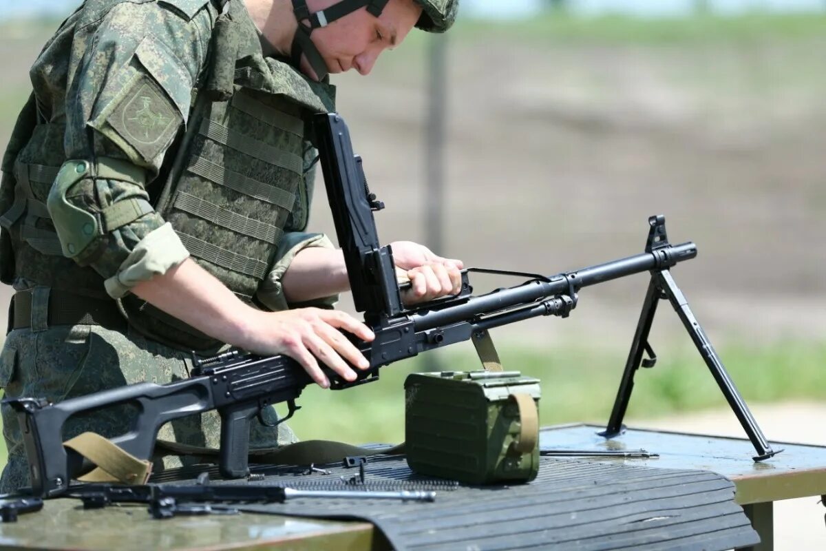 Почему военные в городах. РПК-16 пулемет. Пулемёт Калашникова РПК 16. Пулемет армии РФ.