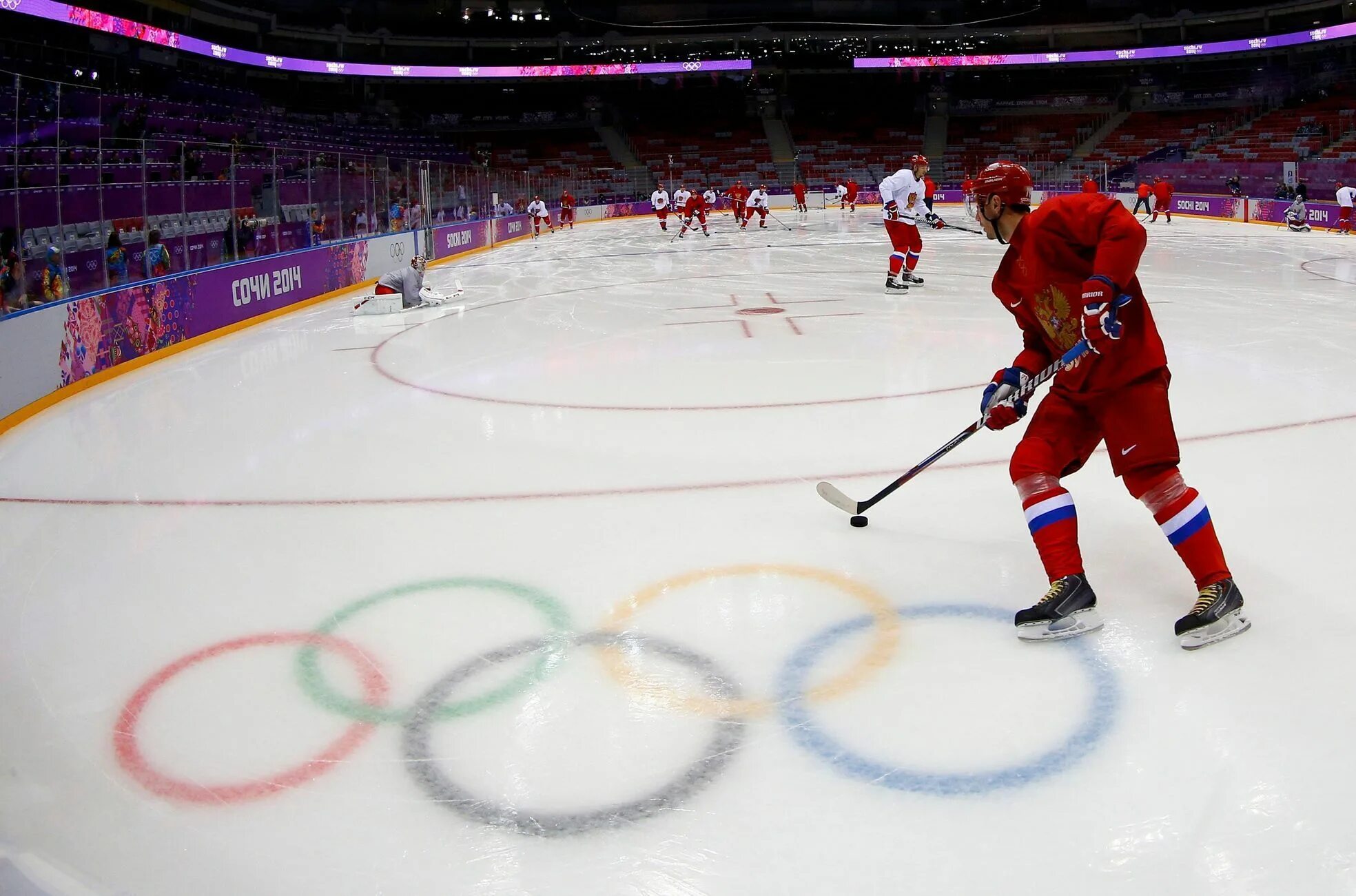 Хоккей с шайбой на Олимпийских играх. Хоккей Олимпийские игры. Олимпийские игры 2014 хоккей.