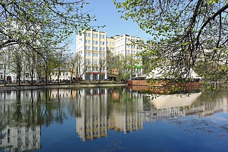 Чистопрудный б р д 12. Чистопрудный бульвар летом. чистопрудный бульвар 12 к 4. чистопрудный бульвар 2. здание кожсиндиката на чистопрудном бульваре.