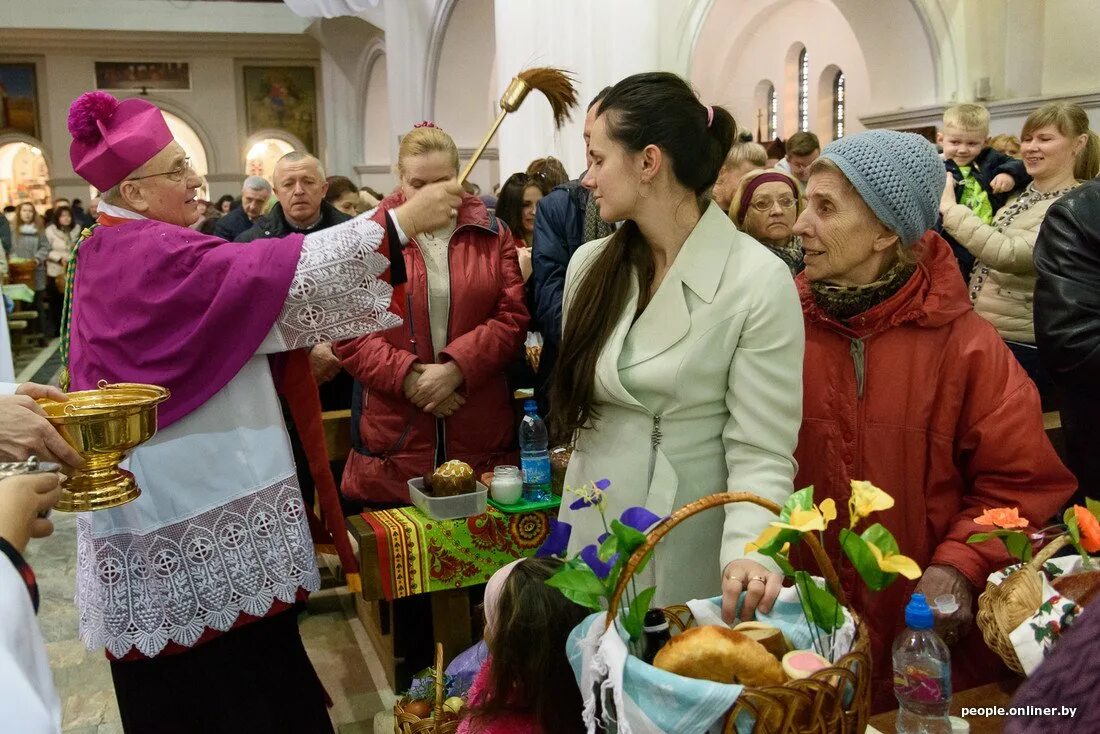 Католическая Пасха. Пасха у католиков. Католики празднуют Пасху. Празднование Пасхи. Пасха католическая и православная в беларуси