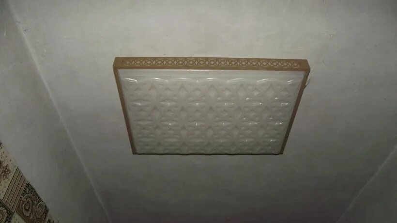 светильник потолочный с рассеивателем из полистирола