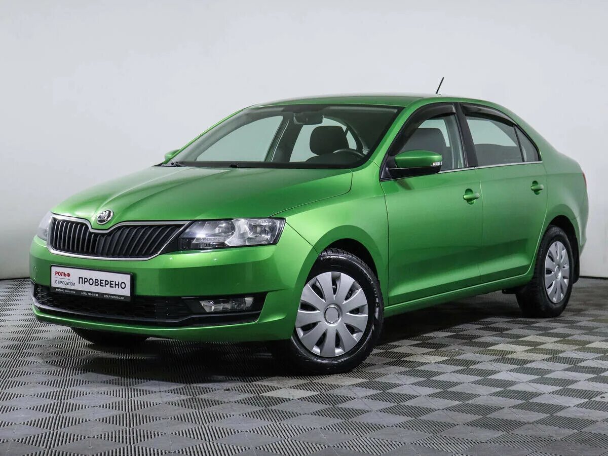 Шкода рапид 2017 купить. Шкода Рапид зеленая. Шкода Рэпид зелёная. Skoda Rapid Green. Шкода Рапид зеленый металлик.