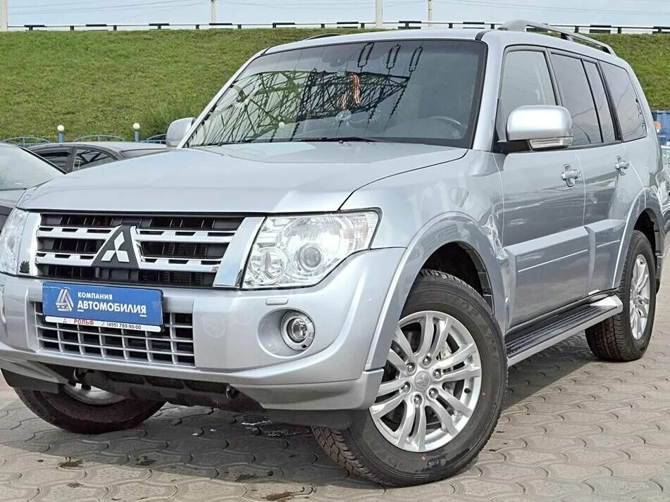 Мицубиси с пробегом дизель. Mitsubishi Pajero IV Рестайлинг 1. Митсубиси Паджеро 3 Рестайлинг. Паджеро 4 2014 Рестайлинг 4. Митсубиси Паджеро 2003г 3.5л.