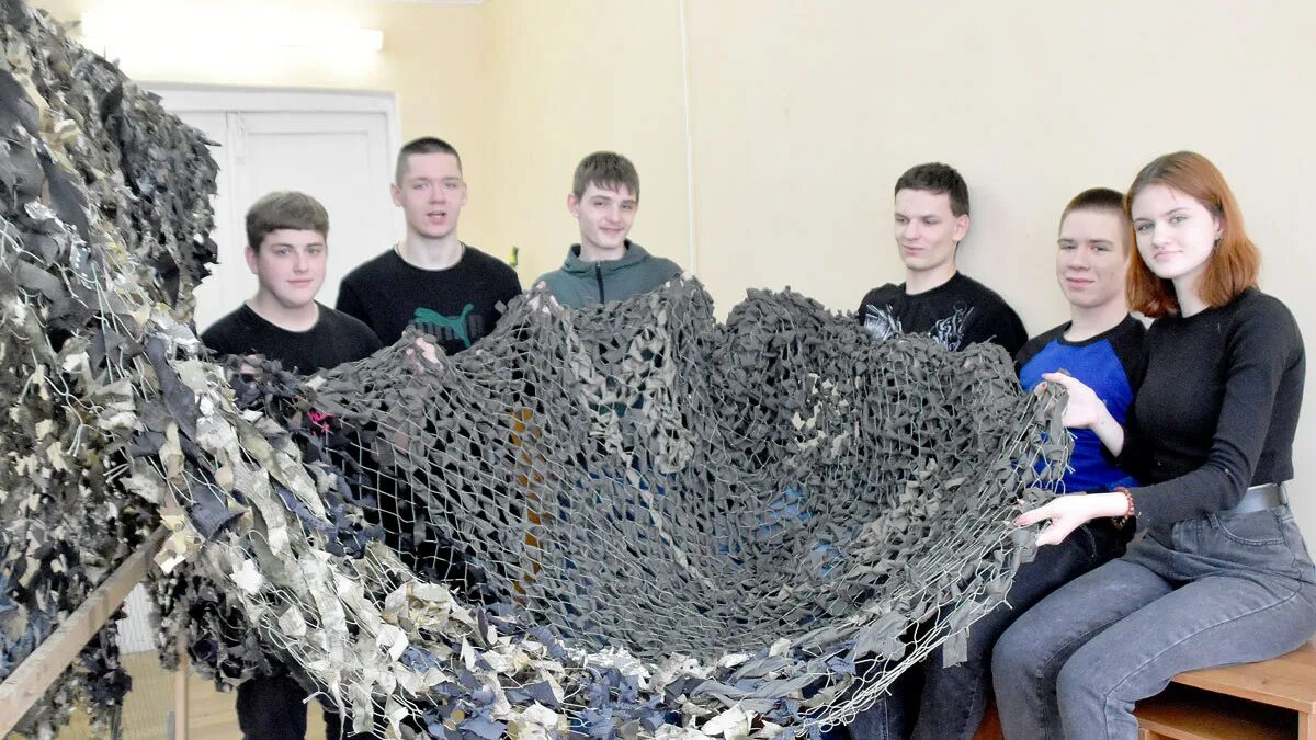 сетка для рыбы. плетеная рыболовная сеть.