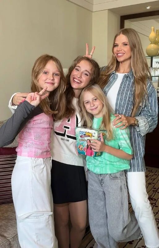 сколько лет мирославе и злате. злата дочь виктории портфолио. виктория быкова портфолио. дочки виктории портфолио. муж виктории портфолио.