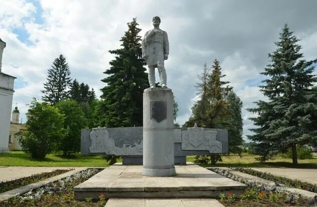 Памятник семену дежневу. Великий устюг дежнев памятник. памятник семёну дежнёву в великом устюге. памятник дежневу в великом устюге.