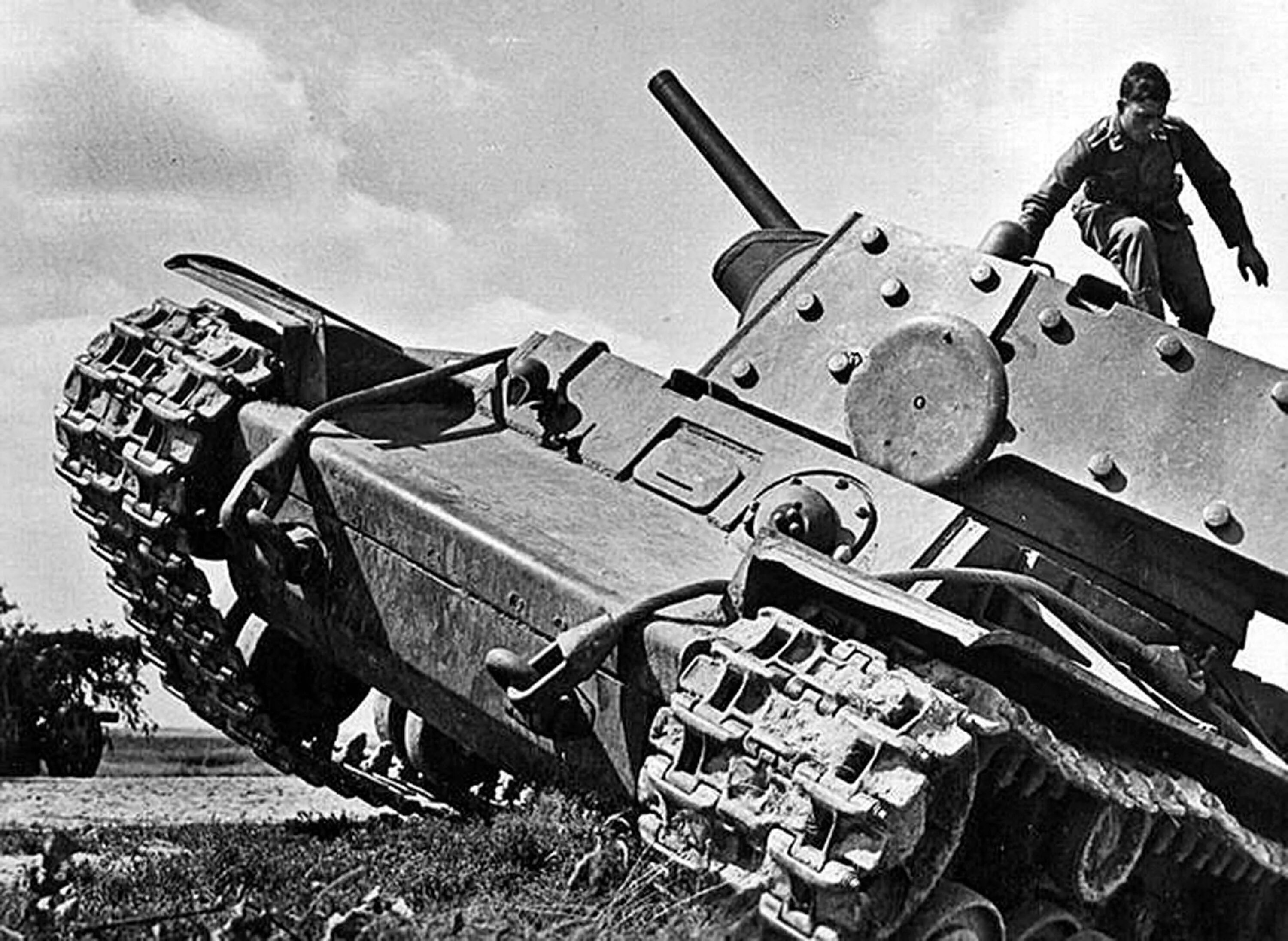 Какие танки были в 1941. Танк кв-1 вов. кв 1 1941. танк кв-1 1945. кв-1 в бою.