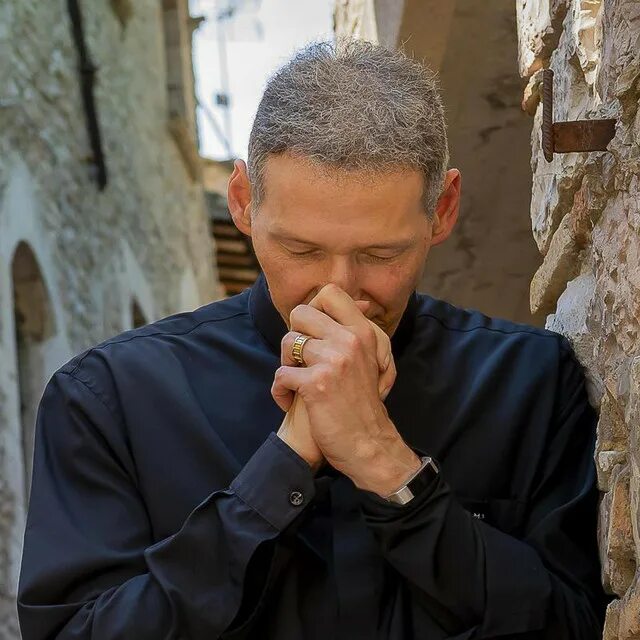 Песня падре. Песня падре. Падре лоренцо куарт. Фильм el sacerdote 1978. Песня падре.