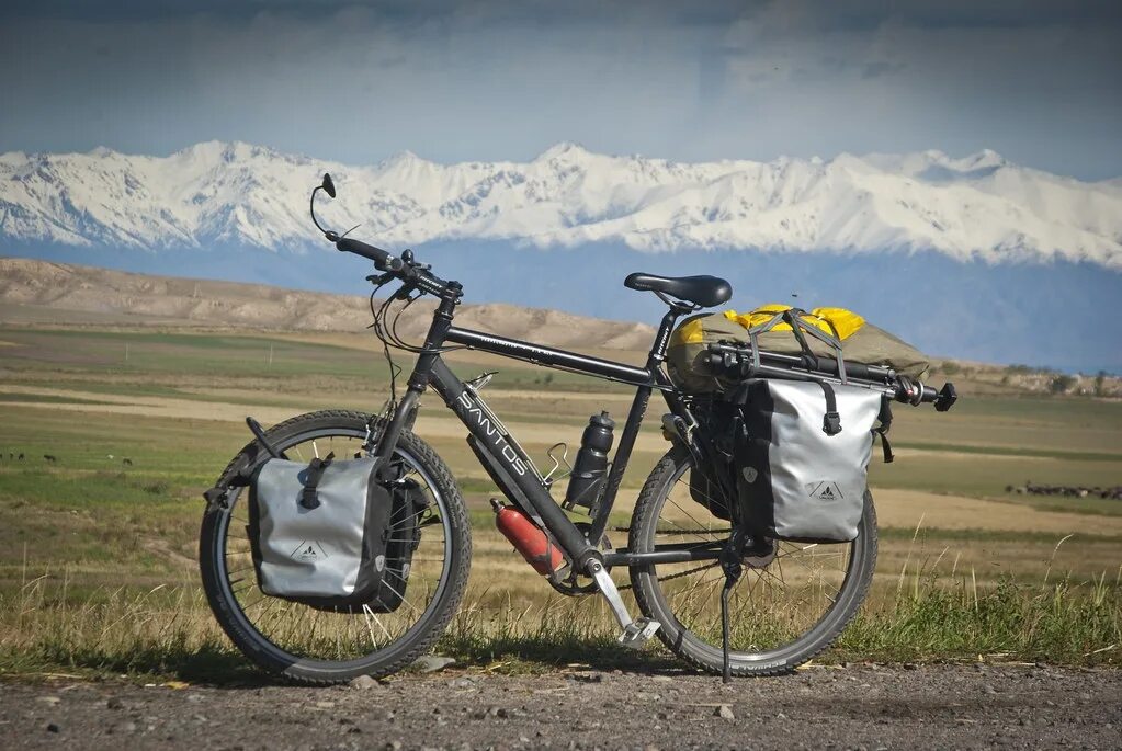 Bike travel. Туристический велосипед. Туристический горный велосипед. Путешествие на велосипеде. Поход на велосипеде.