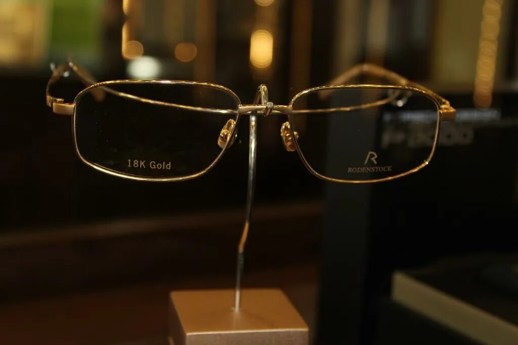 Золотая оправа очков Роденшток. Очки проба Эма-66-46. Золотая оправа для очков мужская. Золотые очки мужские для зрения.