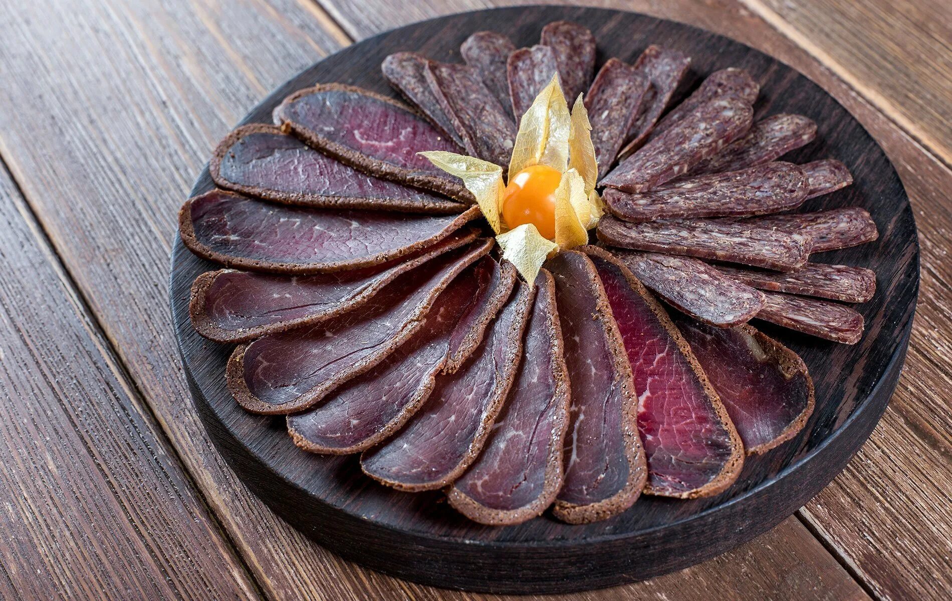 Армянская колбаса суджук. Армянская колбаса суджук. Суджук армянский деликатес. Армянская колбаса суджук. Суджук армянский говядина.