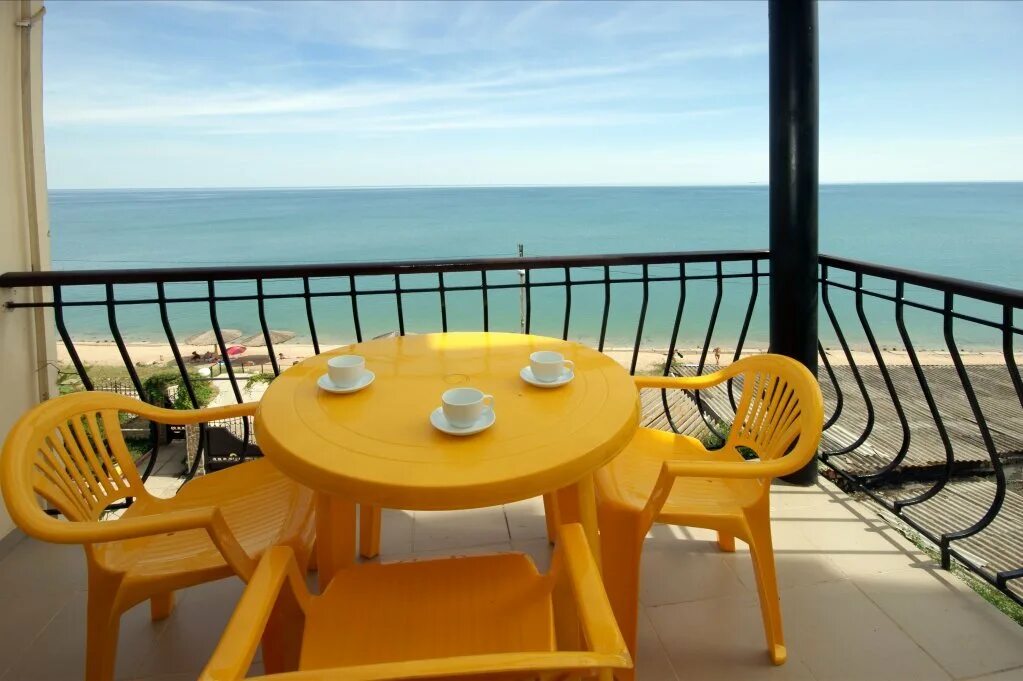 Гостевой дом приморский 1 феодосия. Приморский поселок феодосия пансионат. Фото отеля приморский дворик в крыму. Приморский дворик. Приморский дворик феодосия.