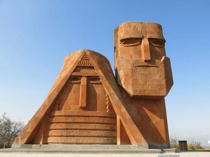 Арцах барабан. Армения горы арцах. Арцах памятник. Игра на армянском барабане. Игра на армянском барабане.