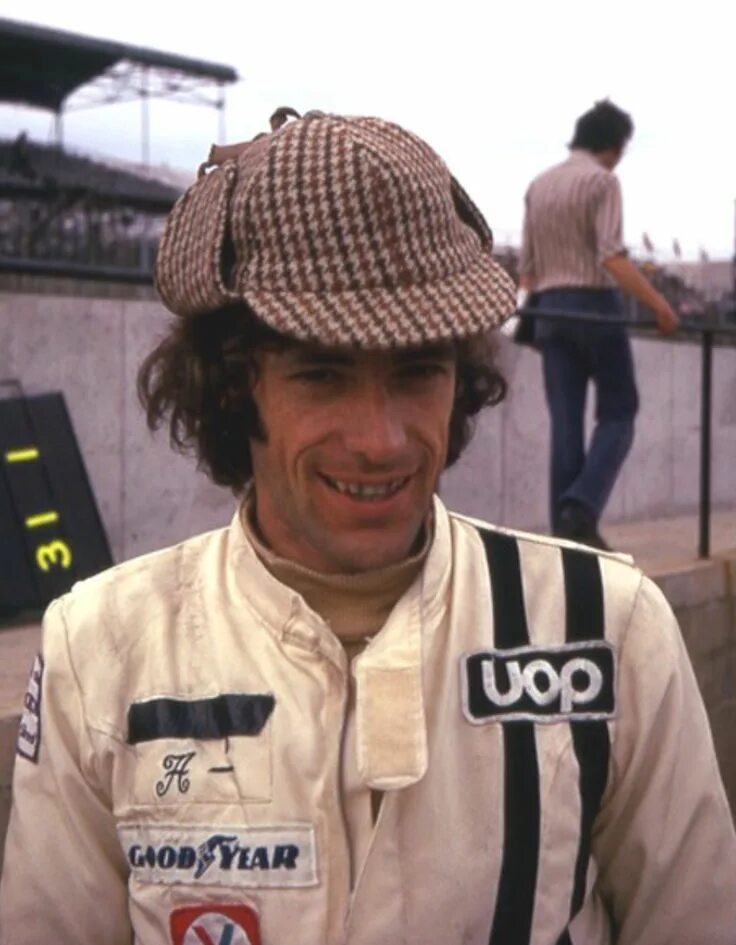 Tom pryce s fatal crash. Tom pryce. том прайс гонщик. том 1975.