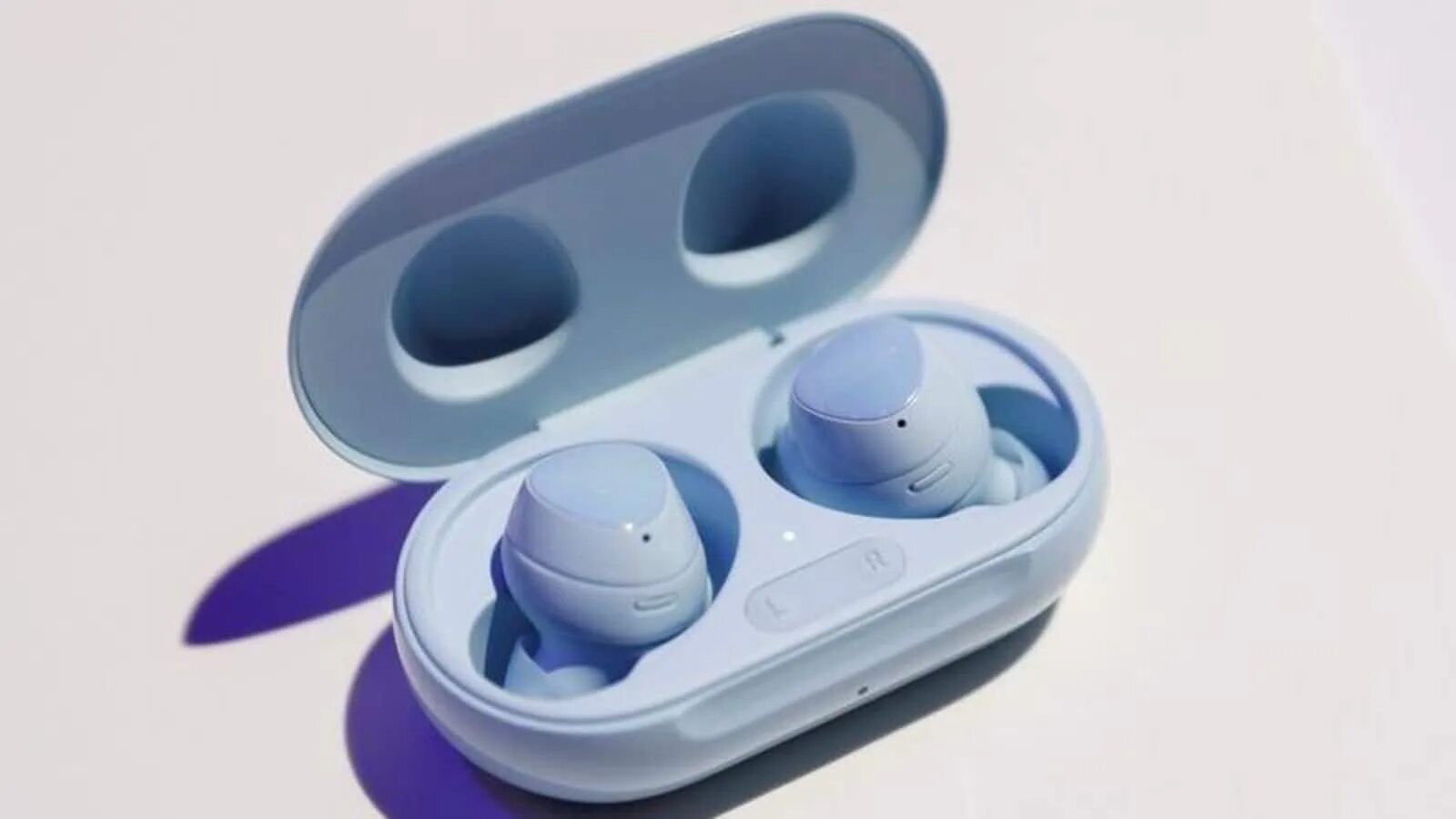 Новые наушники самсунг. Наушники самсунг Galaxy Buds 2. Samsung Galaxy Buds 270. Samsung Galaxy 2020 наушники беспроводные. Наушники самсунг беспроводные 2022.