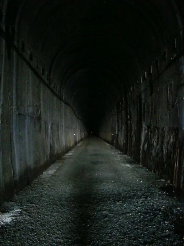 Жуткий тоннель. Свет в конце тоннеля. Рачинский тоннель. Гигантский круглый тоннель. Темные туннели.