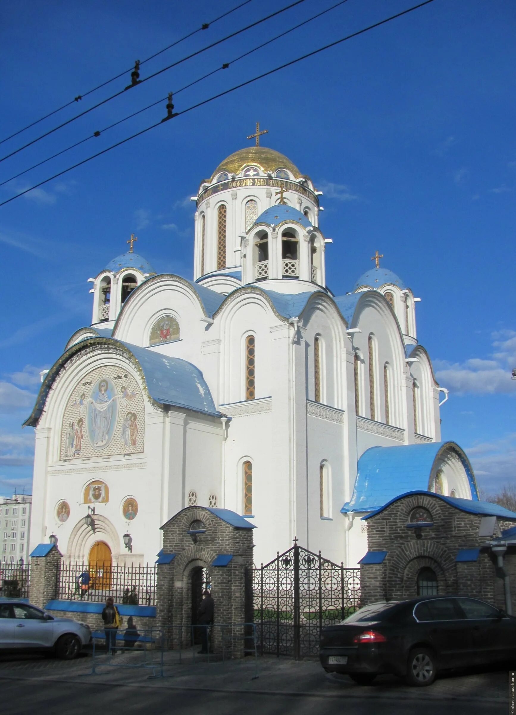 Покровский ясенево. Покровский храм в Ясенево. Храм Покрова Пресвятой Богородицы в Ясеневе. Храм Покрова Пресвятой Богородице в Ясенево. Храмы в Ясенево в Москве.