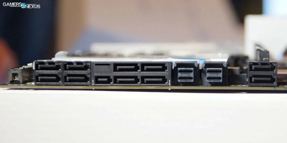 2u sata. U2 разъем ssd. u.2 разъем. u.2 интерфейс ssd. u.2 sata.