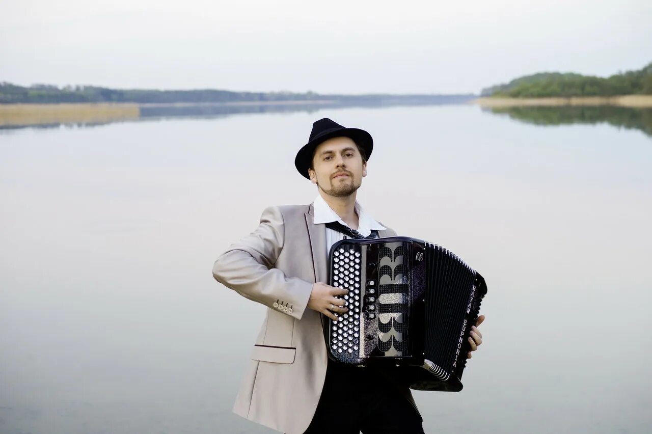 Рушан люкманов баянист. Баянист иностранцы. Аккордеон на мероприятие. Михаил андреев самара баянист. Аккордеонист айдар гайнуллин.