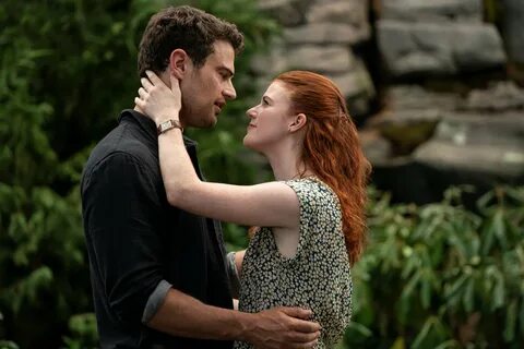 Жена путешественника во времени": что лучше - книга, фильм или сериал