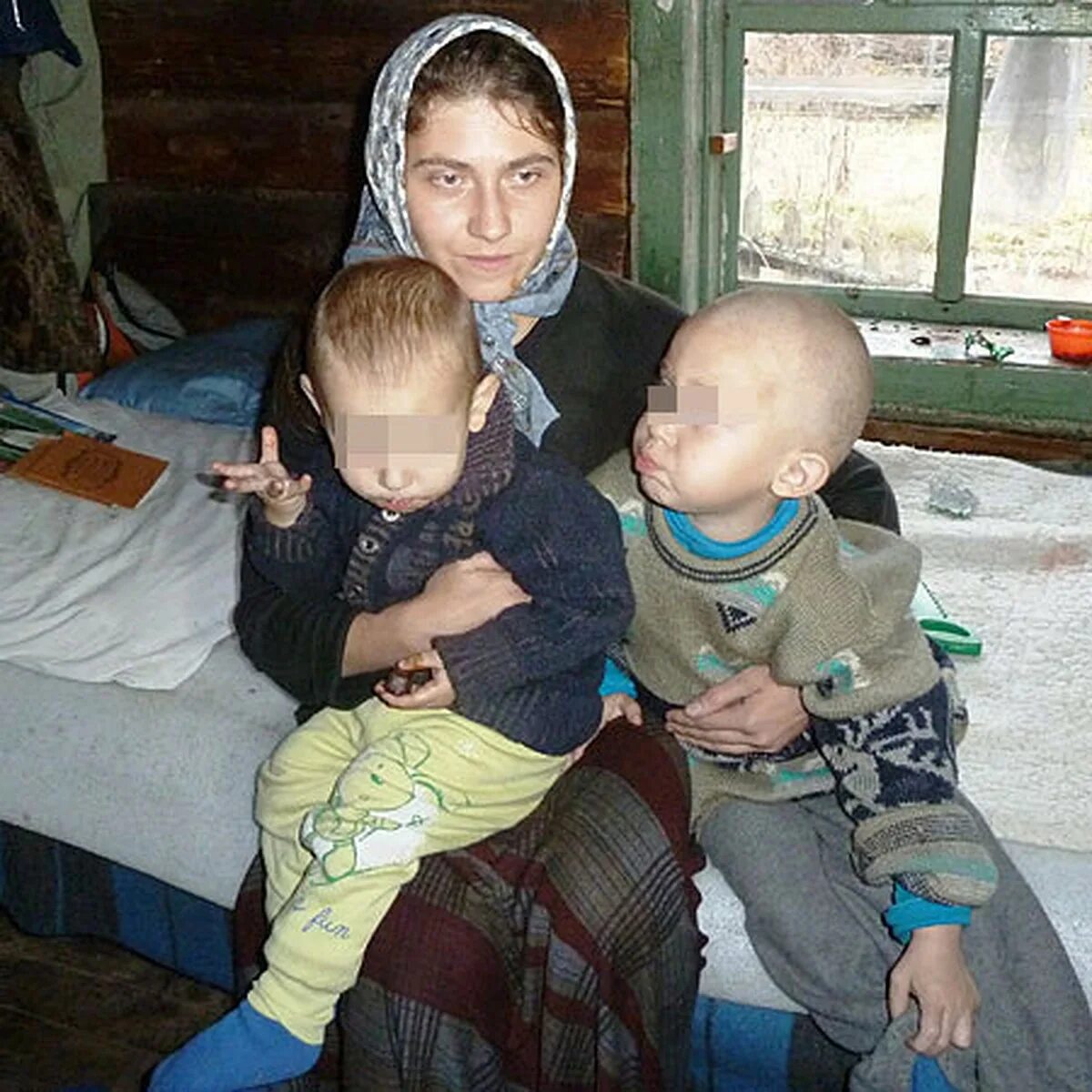 Оджан наумкин картины. Копты египет монастырь. Семья антипиных отшельники. Ребенок отшельник. Ребенок отшельник.