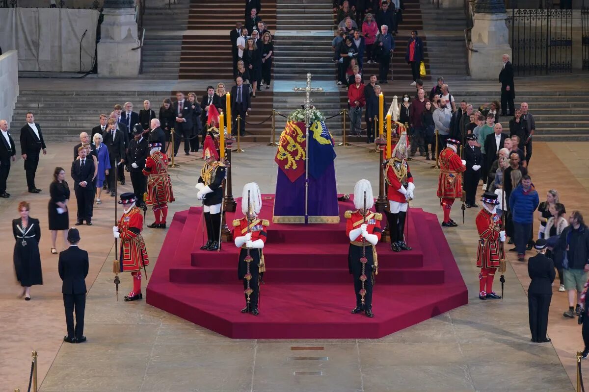 Another week of mourning for Queen Elizabeth II Royal family announces - YouTube